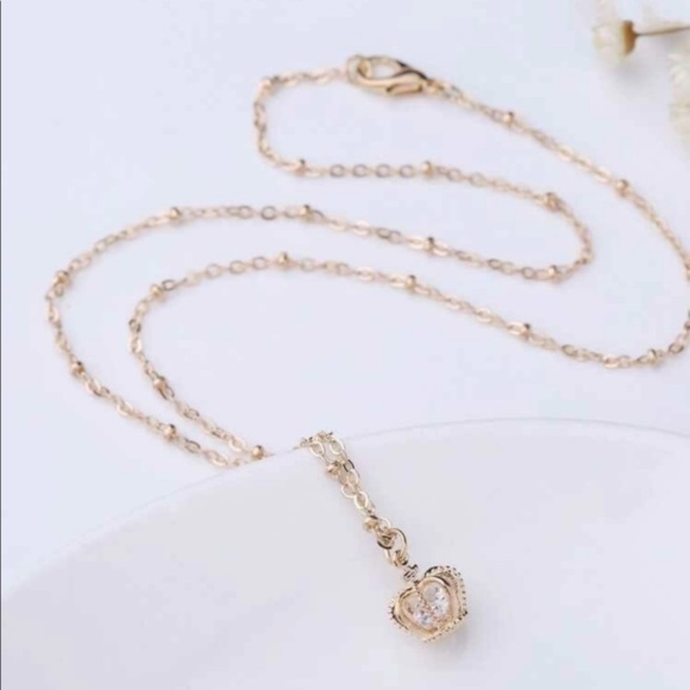 3/$30 💛 Crown Pendant Necklace